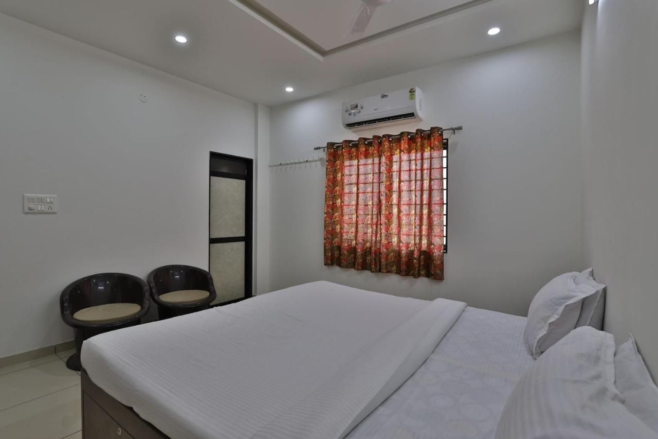 Spot On 38154 Shakti Hostel & Hotel Bhuj Luaran gambar