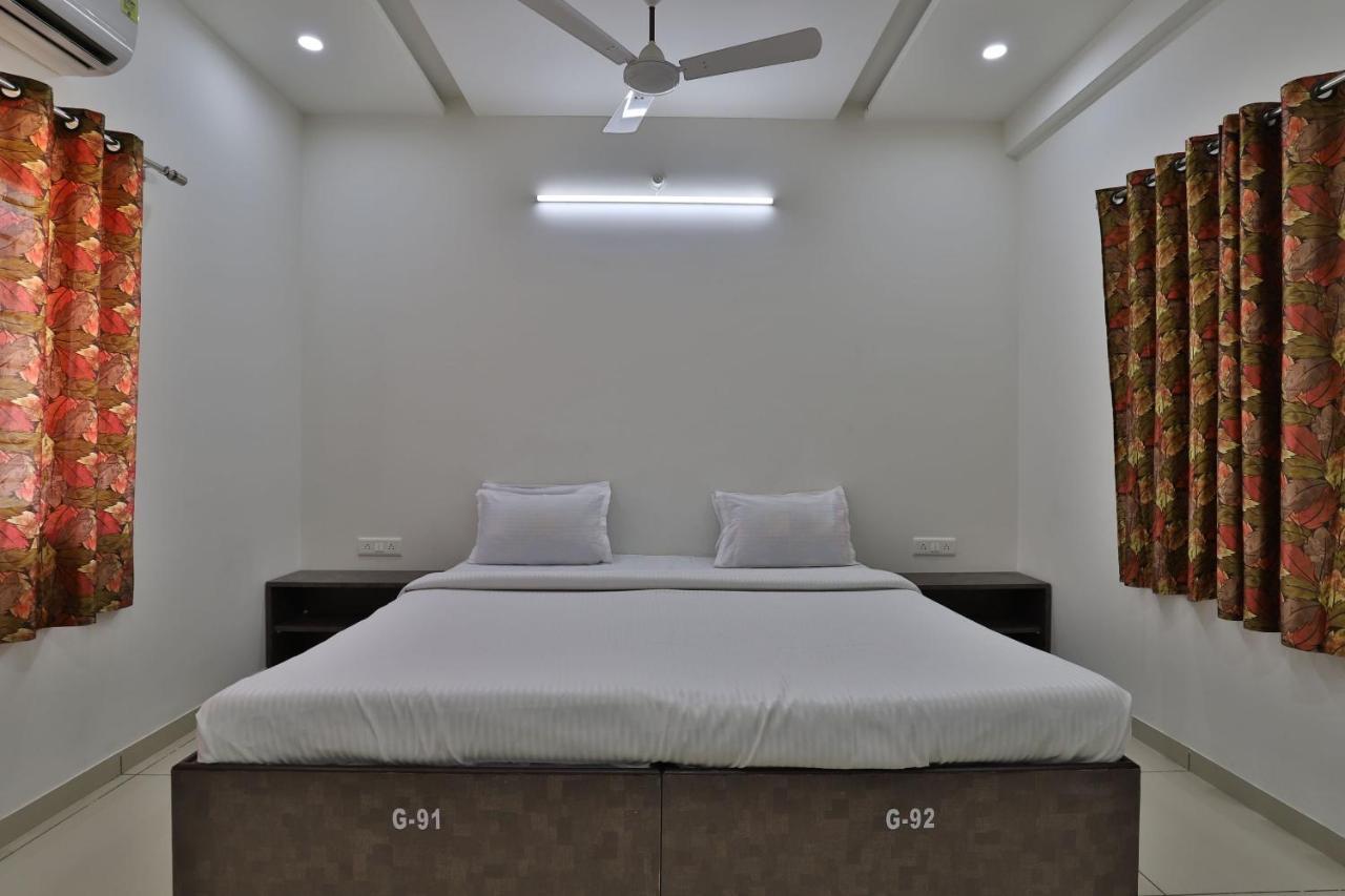 Spot On 38154 Shakti Hostel & Hotel Bhuj Luaran gambar