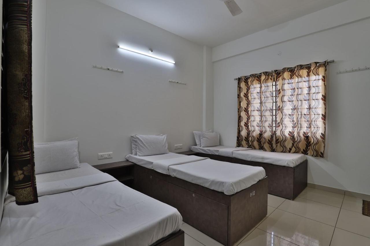 Spot On 38154 Shakti Hostel & Hotel Bhuj Luaran gambar