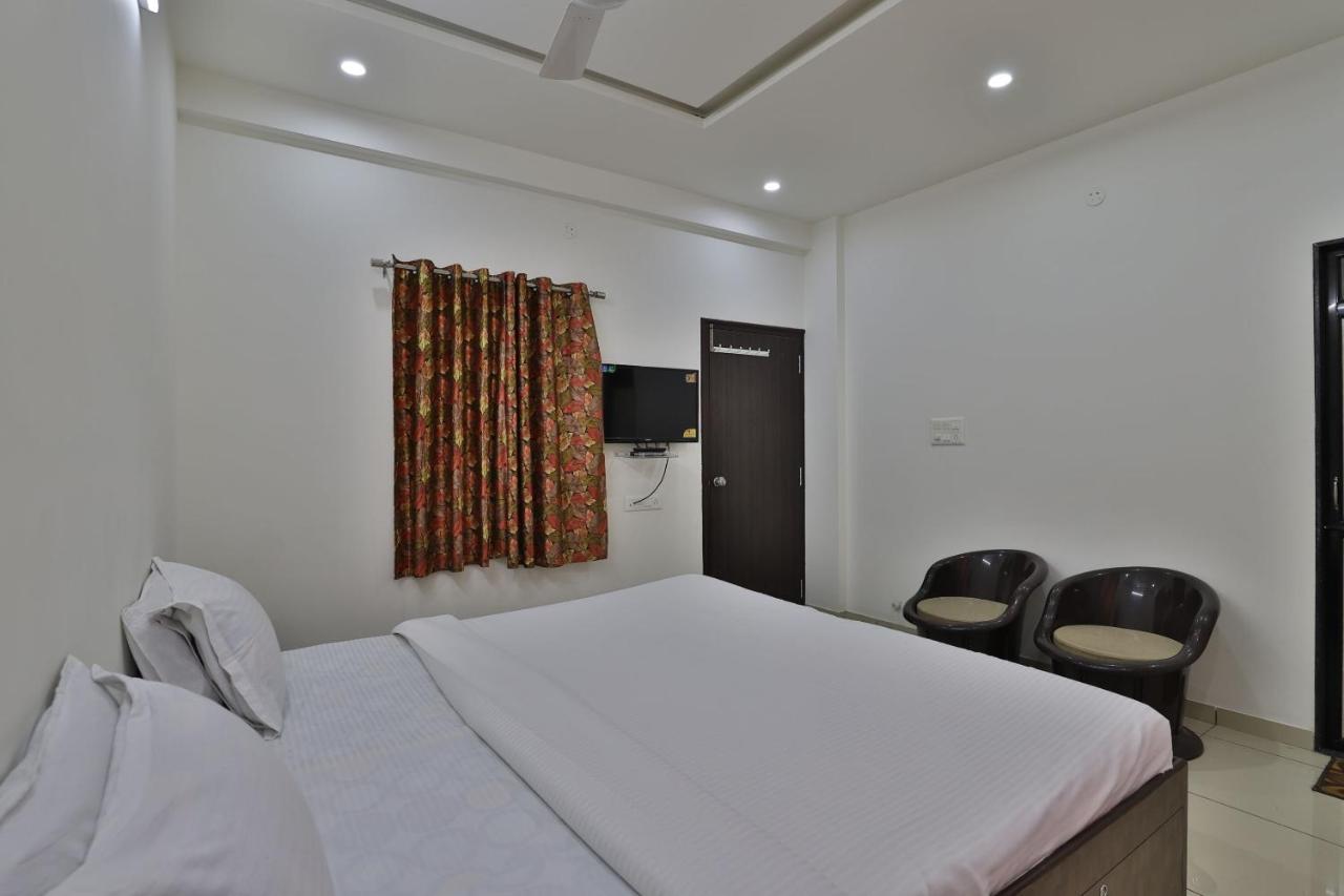 Spot On 38154 Shakti Hostel & Hotel Bhuj Luaran gambar