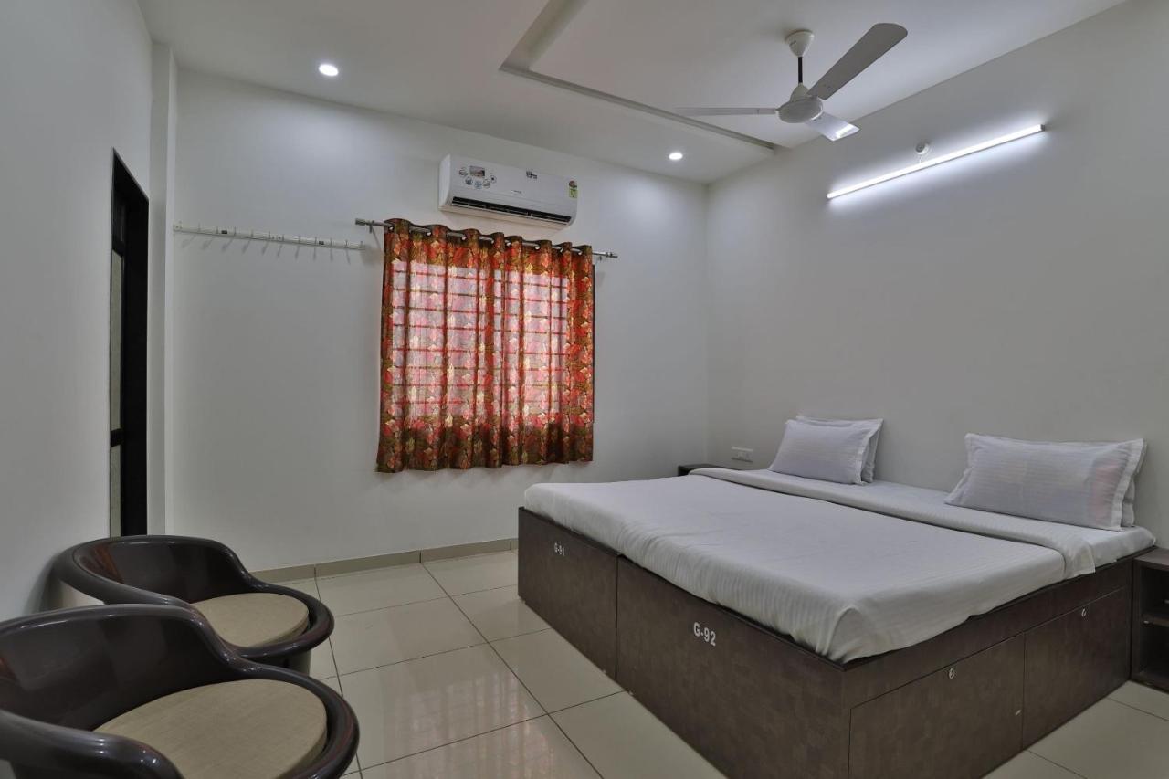 Spot On 38154 Shakti Hostel & Hotel Bhuj Luaran gambar