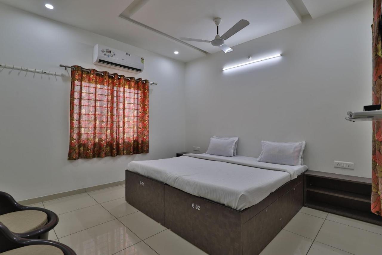 Spot On 38154 Shakti Hostel & Hotel Bhuj Luaran gambar